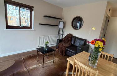 Elegant 1-Bedroom Flat With Stunning Thames views - Photo 9