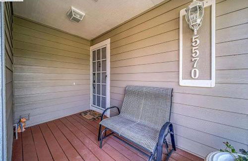 Waterfront Sleeps 6 near Marina with Hot Tub - Foto 28