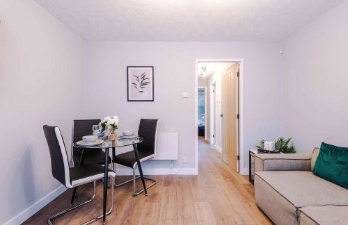 Long Stays Offers , New 2 Bed APT , Sleeps 3 , Wigan , Perfect for Relocations , Contractors , Families - Photo 31