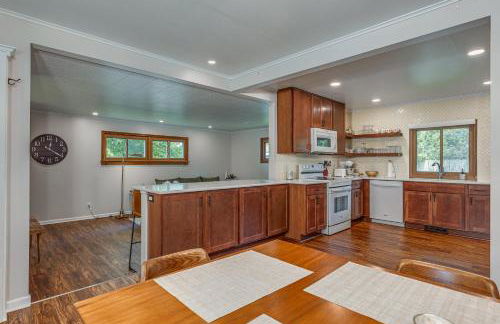 Beautiful 3BR Home Near Lake MI - Photo 23