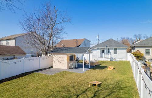 3BR Beach House | Fire Pit & Bar | Steps to Beach - Foto 14