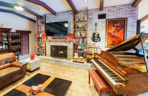 The Creek Resort - Revamped Chic 4BR Haven with Massive Pool, Hot Tub, and Outdoor Space - Foto 17