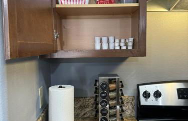 Charming 3-Bedroom Retreat in Prime Neighborhood - Foto 36