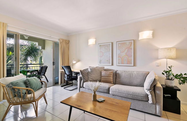 Poolside Paradise Cairns - 9 Pools BBQ Gym - Foto 30