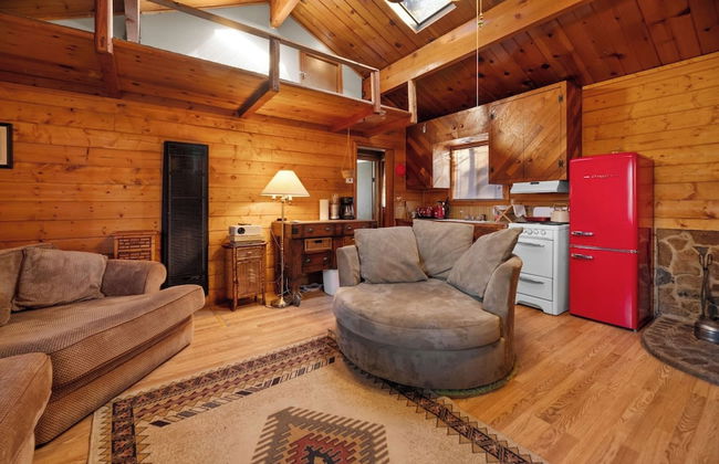 Charming Mountain Getaway - Photo 9