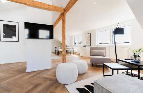 2 BR Loft - LUXUS - MODERN - PARKPLÄTZE - KAFFEE - NETFLIX - WEINBERGBLICK - KÜCHE - BALKON - Foto 6