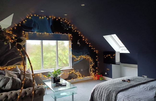 Romantic Chalet- Hot Tub- Games Room-stream-views - Foto 1