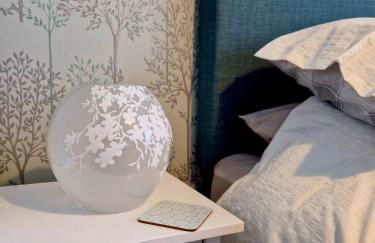 Beautiful Marina Apartment with private garden, flexible bedrooms with zip & link beds - Photo 12