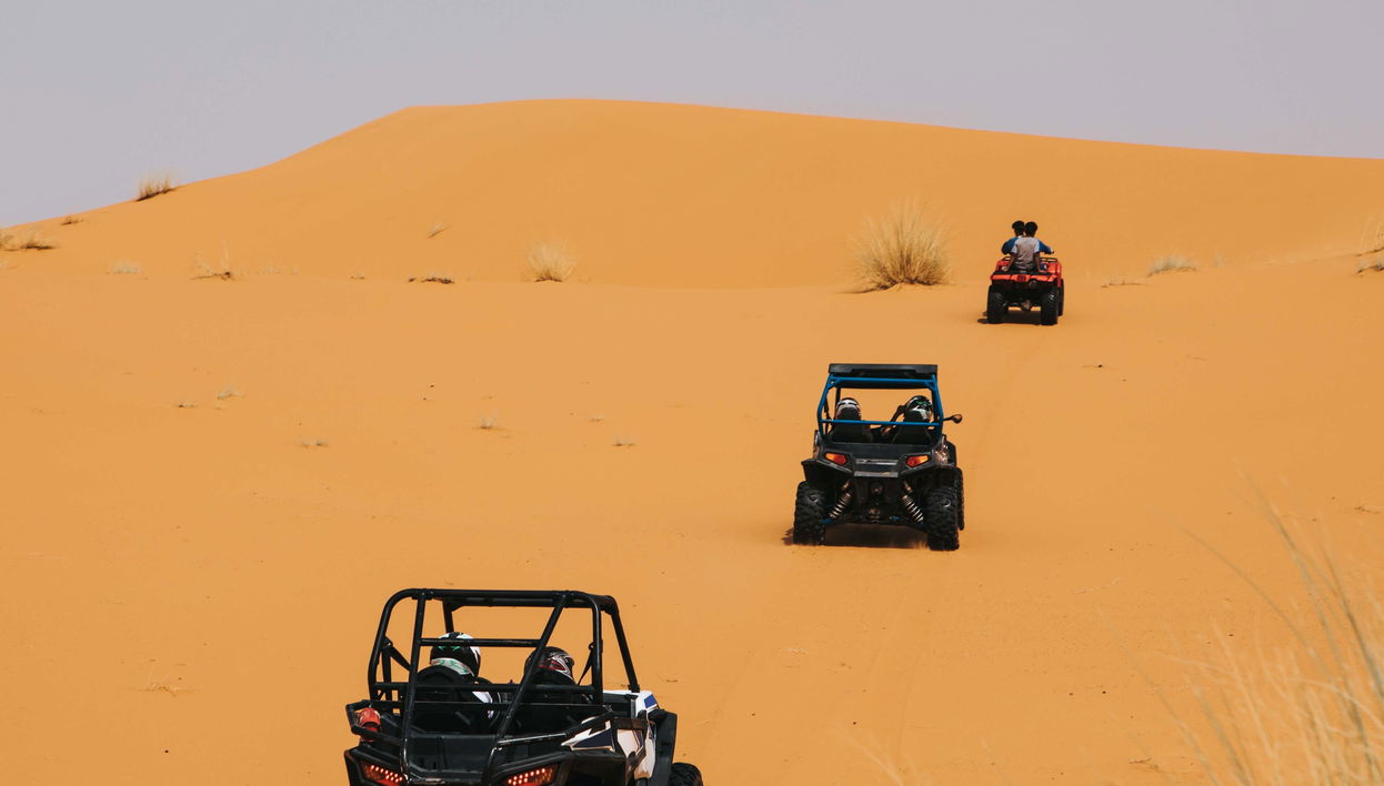 Buggy et sandboard dans le désert d'Usaka