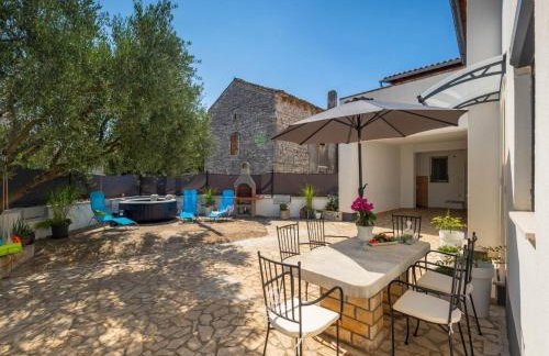 Adorable Home With Private Garden and Bubble Bath - Foto 50