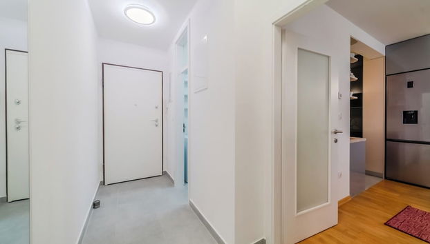 Modern Oasis With Terrace - Photo 2, Interior