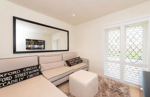 Luxurious Country House with Cinema Games Room - Pass the Keys - Photo 11