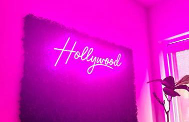 Hollywood Penthouse with Balcony & Pool View - Photo 28