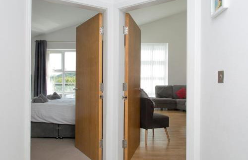 2 Bed Sea View Apartment with Balcony Parking - Pass the Keys - Foto 31