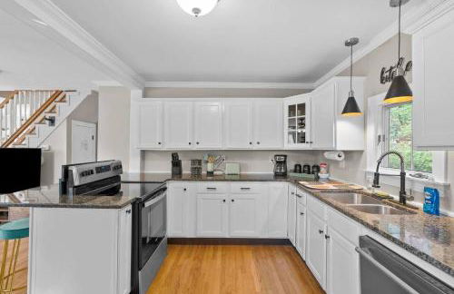 Spacious-5 Beds! 3 Mi to Mohegan - Foto 14