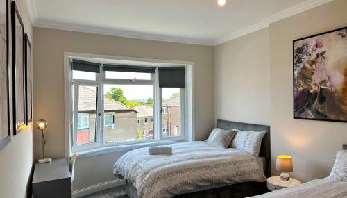 4 Bedrooms Homely House - Sleeps 6 Comfortably with 6 Double Beds,Glasgow, Free Street Parking, Business Travellers, Contractors, & Holiday-Goers, Near All Major Transport Links in Glasgow & City Centre, Perfect for Common Wealth Games 2026 - Foto 2