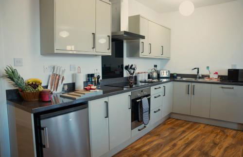 Modern Penthouse with Balcony - Near Beach & Town - Foto 19