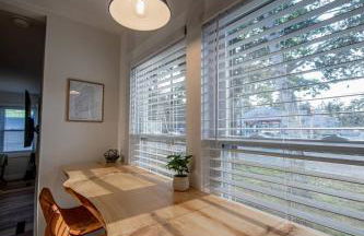 Centrally Located Cozy Modern Home in Bethel - Foto 40