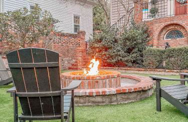2 Blocks to riverfront | 48" Firepit | Turf Yard - Foto 26