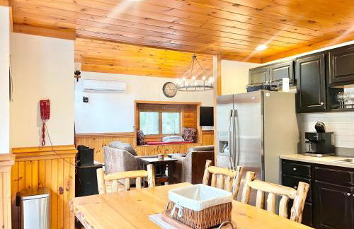 ADK Cabin with Hot Tub, Near Whiteface, Lake Placid, Fire Pit, Game Rm - Foto 34