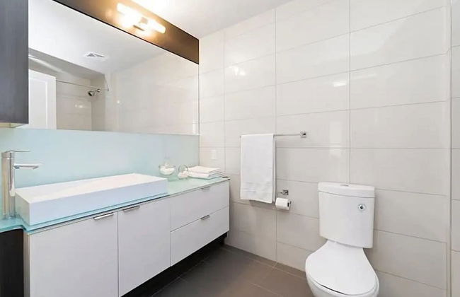 Lanterra Downtown Cn Tower - Photo 65