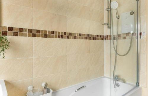 Rosewick Villa Ideal for Families n Professionals - Photo 17