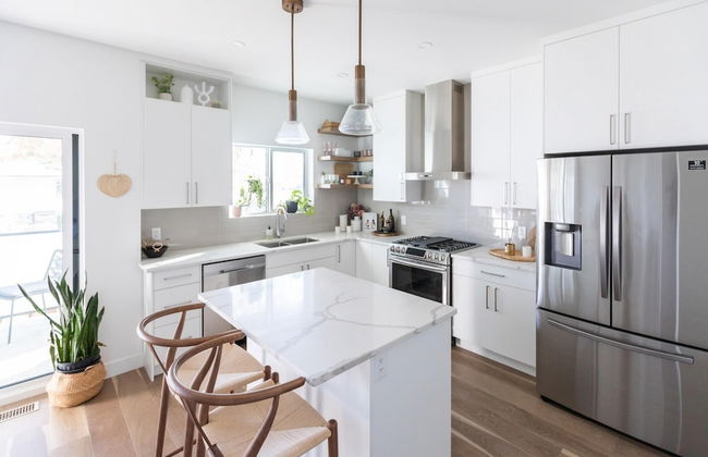 DT 3-lvl Townhouse w Rooftop Patio - Photo 2