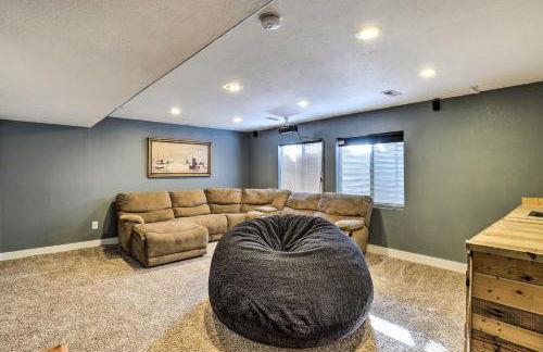 Family-Friendly Home with Theater, 24 Mi to SLC - Foto 28