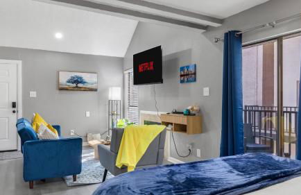 Skyline Loft with 2 Balconies 5 min to Love Field - Foto 6