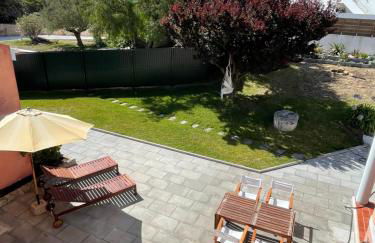 Sunny Villa Minutes from the Beach - Foto 2