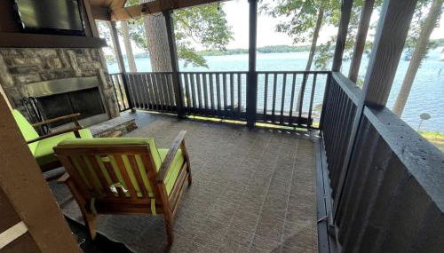 Peaceful Lakefront Tiny Cabin Nestled in the Sabine National Forest for a Romantic Escape in Hemphill, Texas - Foto 4