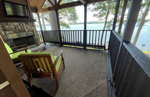 Peaceful Lakefront Tiny Cabin Nestled in the Sabine National Forest for a Romantic Escape in Hemphill, Texas - Foto 4