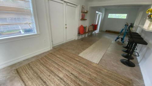 Entire home in Biscayne Park, Florida - Photo 3, Lobby or reception