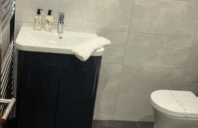 Sleeps 7, entire apartment,with restaurant next door - Foto 13