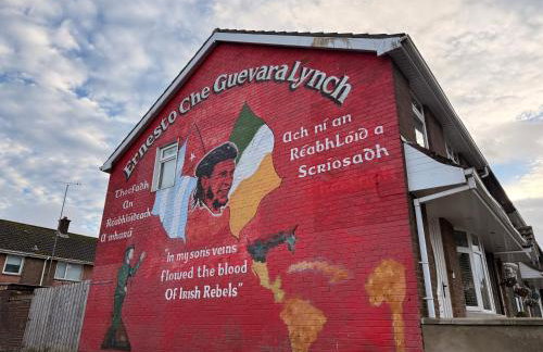 2BR City Centre Apartment By Travel Lets Short Term Rental Agency Derry With Free WiFi - Foto 12