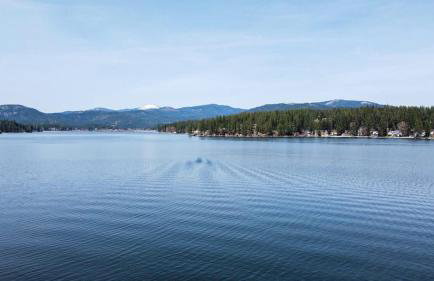 Huvila Haven Lake Front Home with Dock and Hot Tub - Foto 26