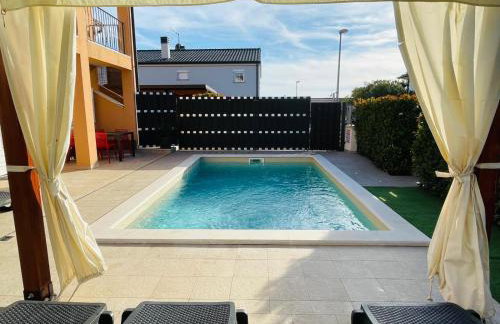 Boutique Apartment with Private Heated Pool - Photo 28