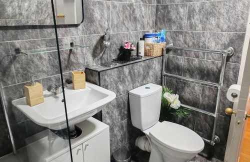 Two bedroom apartment in Queensway, London W2, - Foto 10