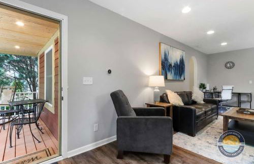 New Pet Friendly Walking Distance to Lake Front - Foto 19