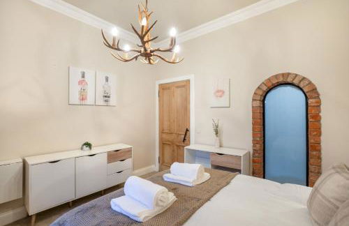 Cosy 2-Bed Flat with Free Parking-by Holiday Homes - Foto 10