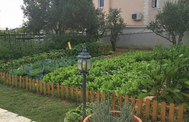 Villa Mendula Trogir - Luxury villa by the beach - heated pool - lush green garden - Photo 65