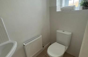 Beautiful 4-Bedroom Home for Groups & Families - Foto 2