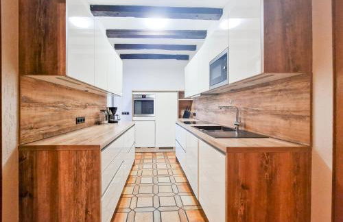 Tolstov House - 6 Room House with Terrace and Parking - 30 Min Messe DUS - Foto 16