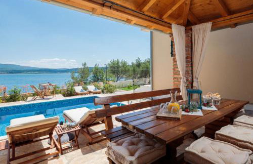 Seafront Villa Noah with heated pool - Foto 8