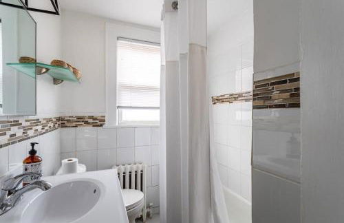 Bella room near downtown Train I-95 & beaches - Foto 59