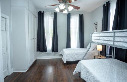 Stunning 2br/1ba Historic Pad Few Steps Downtown - Photo 20