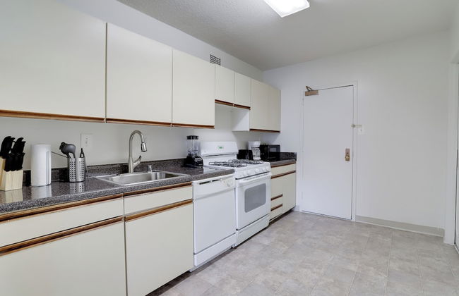 Prime Crystal City Apartments - Photo 50