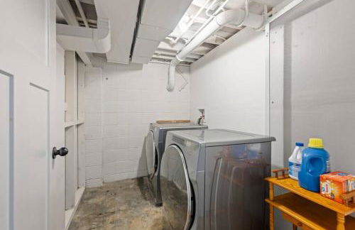 Benson. Cozy pet friendly living. No pet fees. - Photo 29