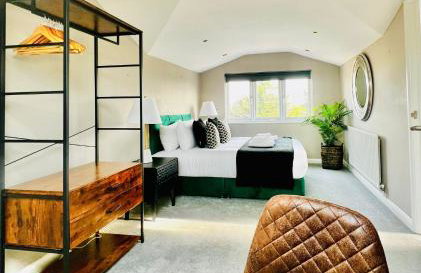 Modern 5 Bed 3 Bath House - Photo 20