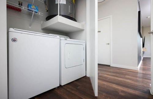 Cozy 2BR w Pool Gym Near Rvrwalk Dome Conv Ctr - Foto 9